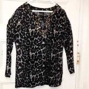 Casual NWD ~ New Women's Design TOP / Beaded Front Neckline